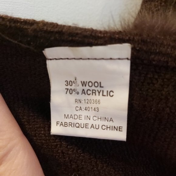 Brown shawl with faux fur trim and bobbles - Picture 3 of 7